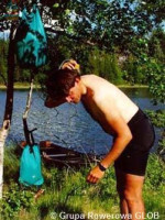 Prysznic pod drzewkiem.